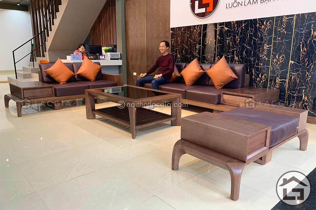 Thiết kế chân ghế hình chữ U tạo nên sự chắc chắn, vững trải cho tổng thế bộ sofa gỗ chữ U này