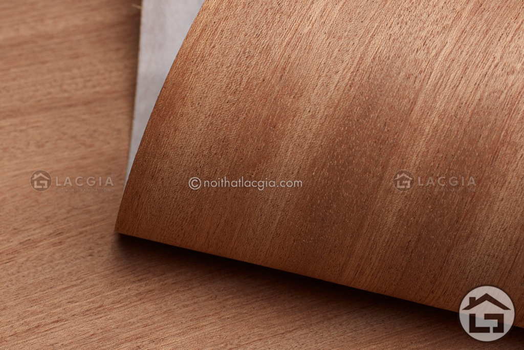 hub mahogany peel 1 1024x684 - Veneer là gì? Gỗ veneer có phải là chất liệu gỗ tốt?