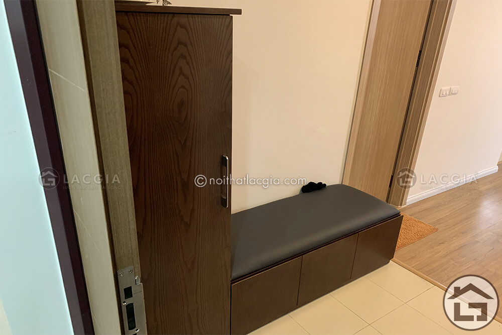Tủ giày và ghế nghỉ thiết kế hiện đại và thông minh