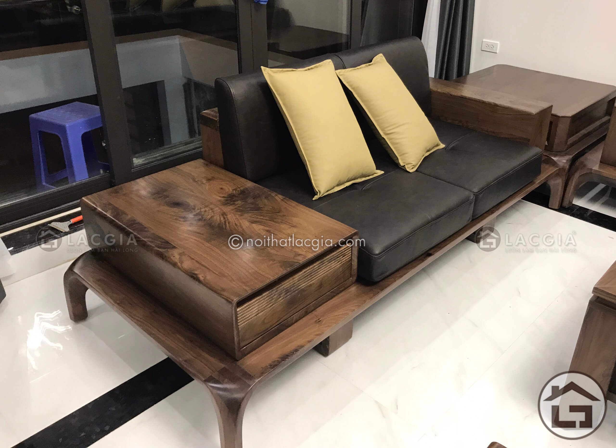 sofa go oc cho cao cap SF10 - Thiết kế và thi công nội thất gỗ óc chó cao cấp biệt thự của chị Na
