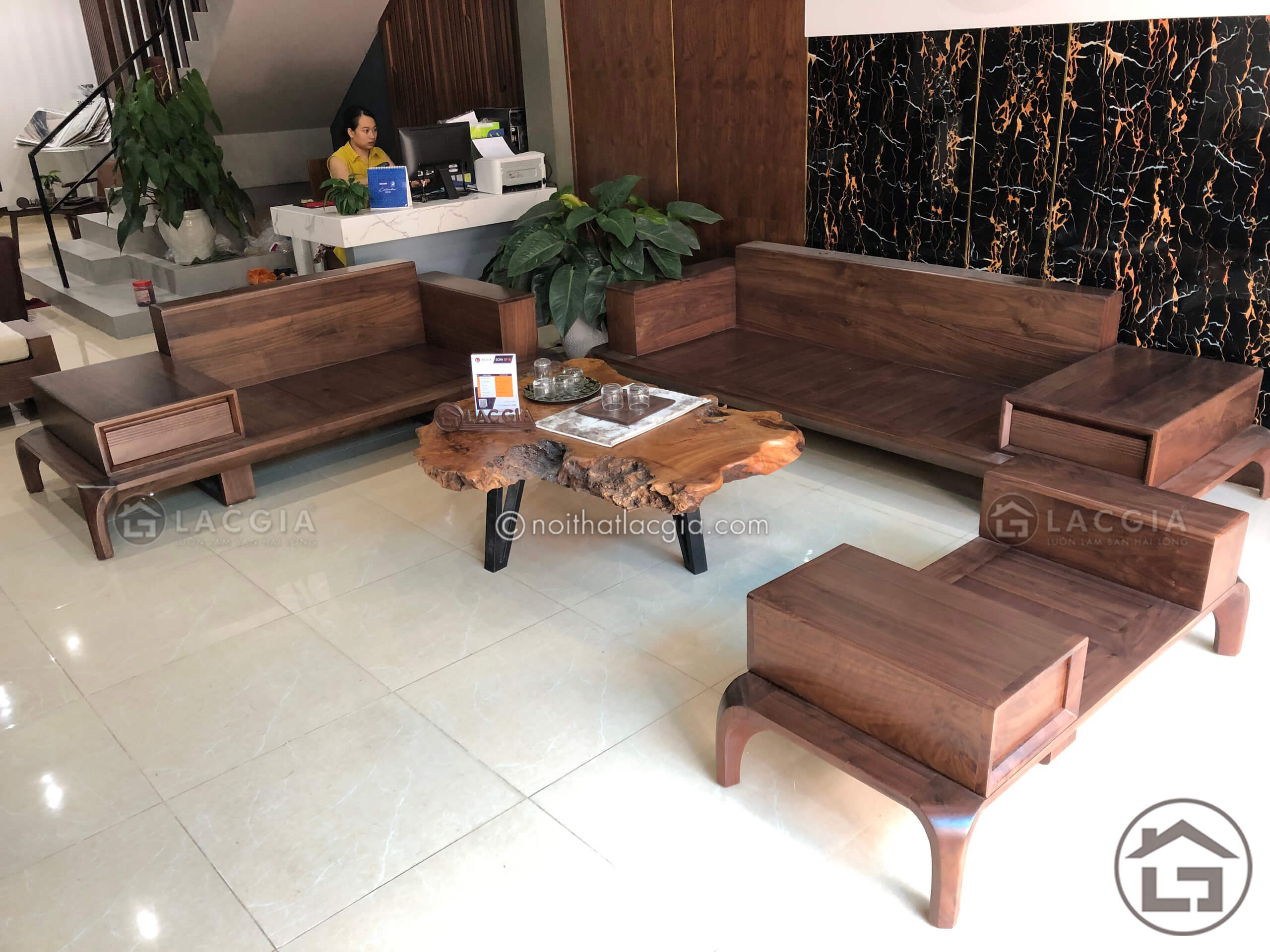 Phan khung cua sofa go phong khach - Định nghĩa một mẫu sofa gỗ phòng khách hiện đại đẹp, hoàn hảo?