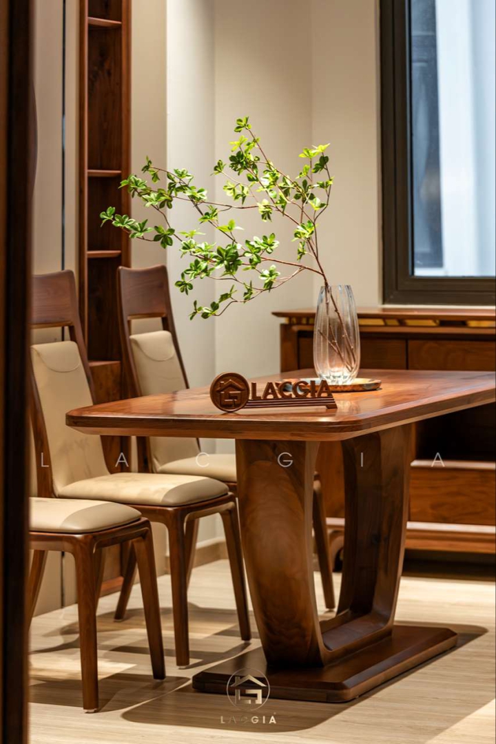 Thi công nội thất gỗ óc chó showroom Nội Thất Lạc Gia HCM