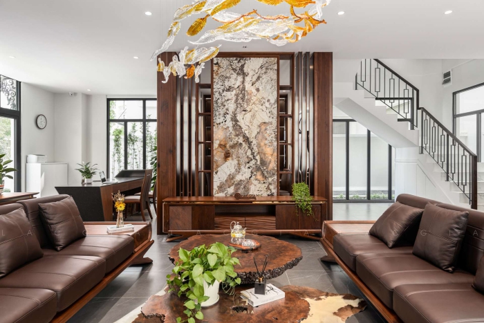 Thi công nội thất gỗ óc chó showroom Nội Thất Lạc Gia HCM