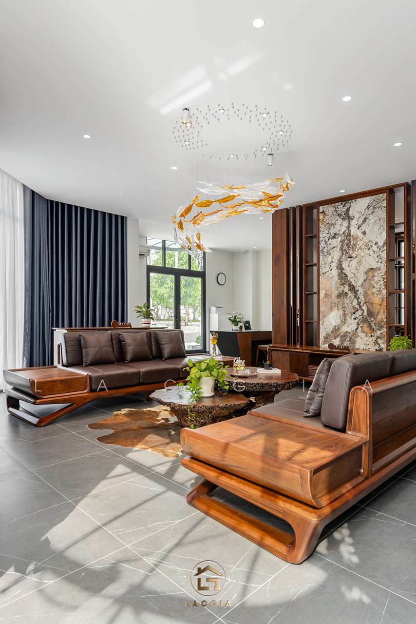 Thi công nội thất gỗ óc chó showroom Nội Thất Lạc Gia HCM